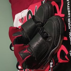 Black,red retro jordans